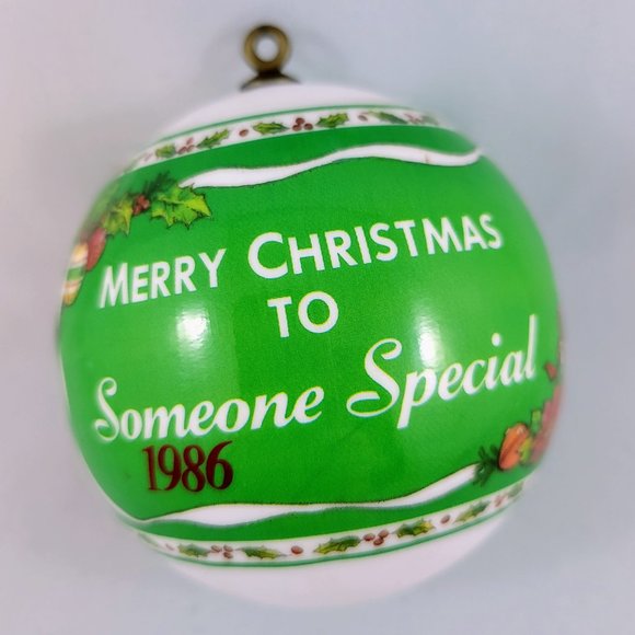 1986 Christmas Ornament Ball Silk Satin Merry Christmas To Someone Special Green - Picture 2 of 9